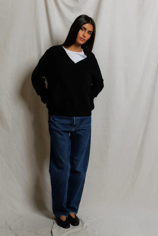 Zuri Sweatshirt in True Black