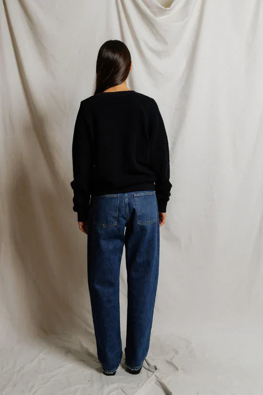 Zuri Sweatshirt in True Black