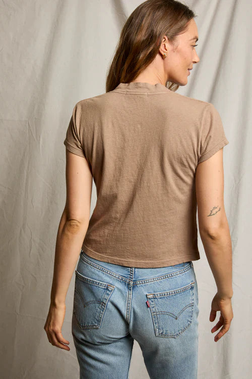 Alanis Tee in Mocha