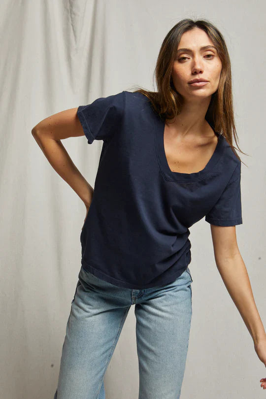 Hendrix Tee in Navy
