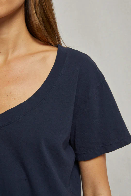Hendrix Tee in Navy