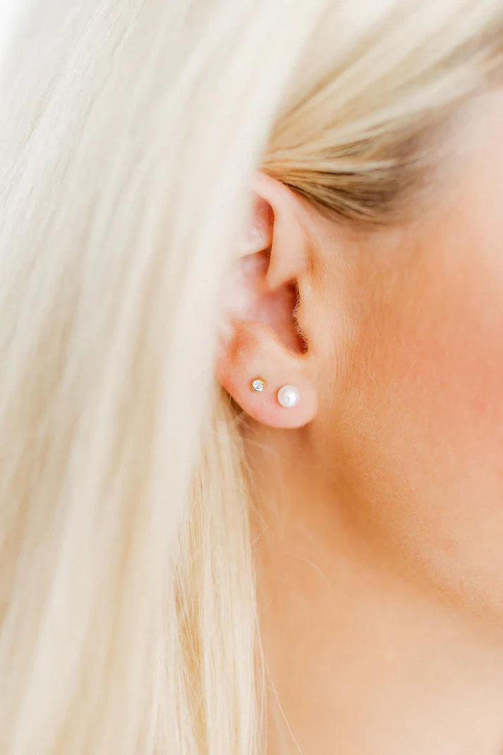 Payton White Pearl Screwback Studs