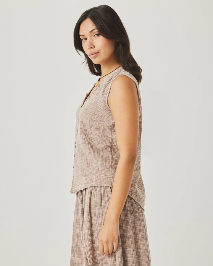 Ava Gauze Button Tank in Light Wicker