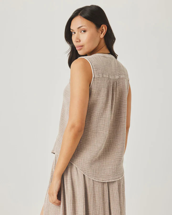 Ava Gauze Button Tank in Light Wicker