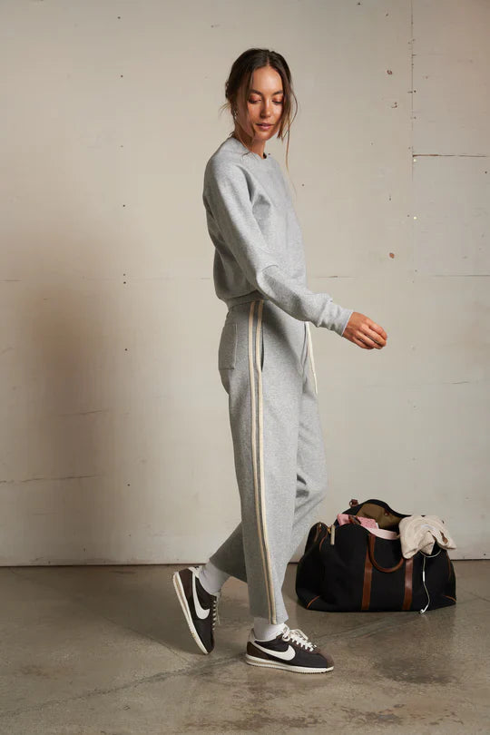 Lucia Travel Raglan Sweatshirt in Heather Grey
