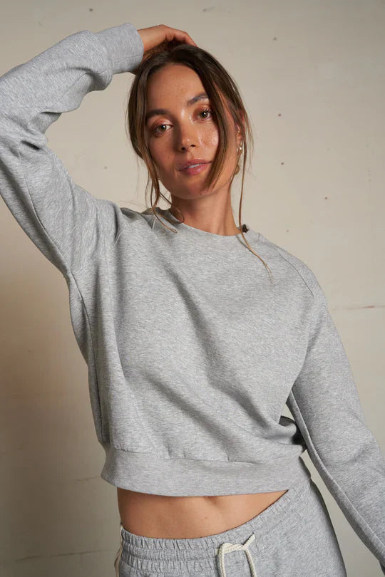Lucia Travel Raglan Sweatshirt in Heather Grey