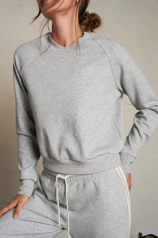 Lucia Travel Raglan Sweatshirt in Heather Grey