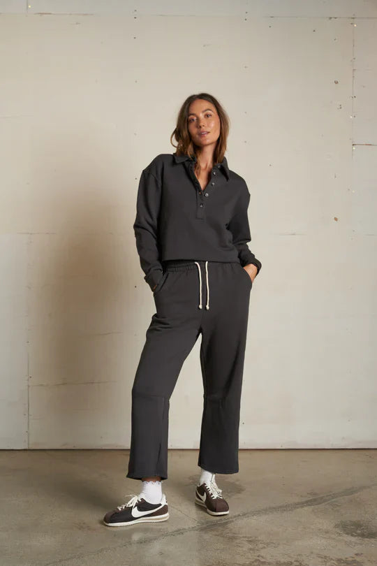 Vinny Collared Sweatshirt in Vintage Black
