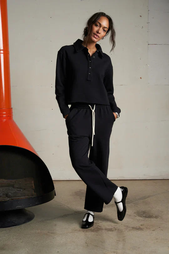 Vinny Collared Sweatshirt in True Black